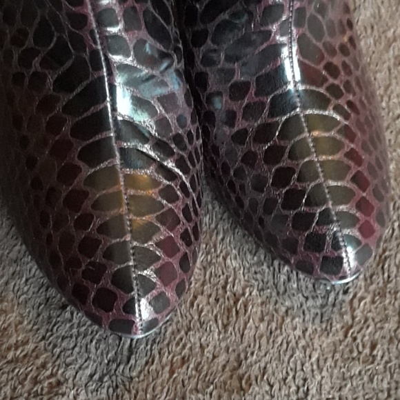 Vince Camuto - Picture 4 of 4